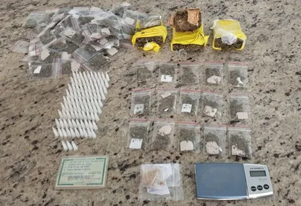 PM de Apucarana apreende grande quantidade de drogas na Vila Regina 