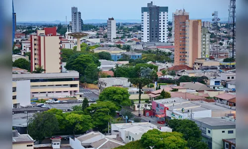 Dois motéis e um salão de beleza descumprem decreto e são notificados, em Arapongas