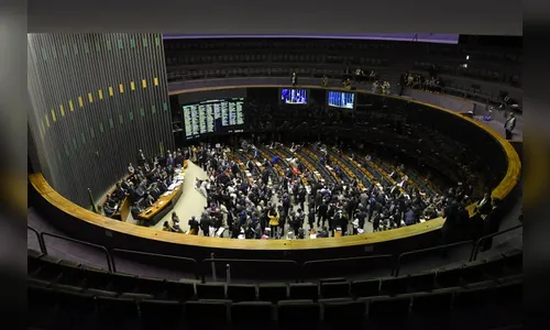 Deputados apresentam propostas para cortar próprios salários em 50% durante pandemia 