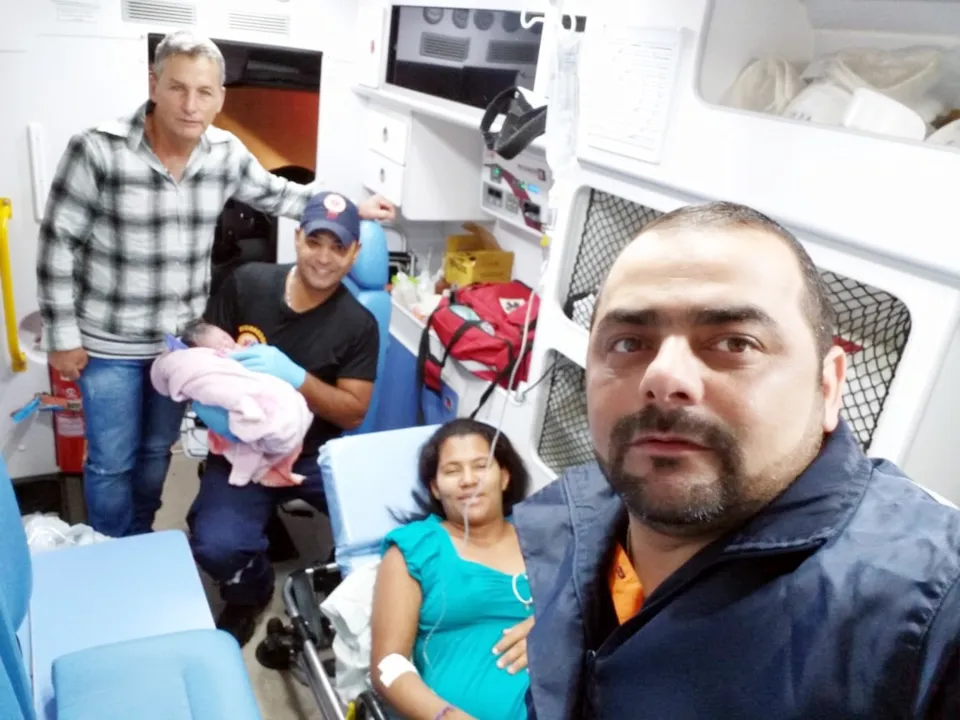 Mulher dá à luz em ambulância a caminho do Hospital da Providência