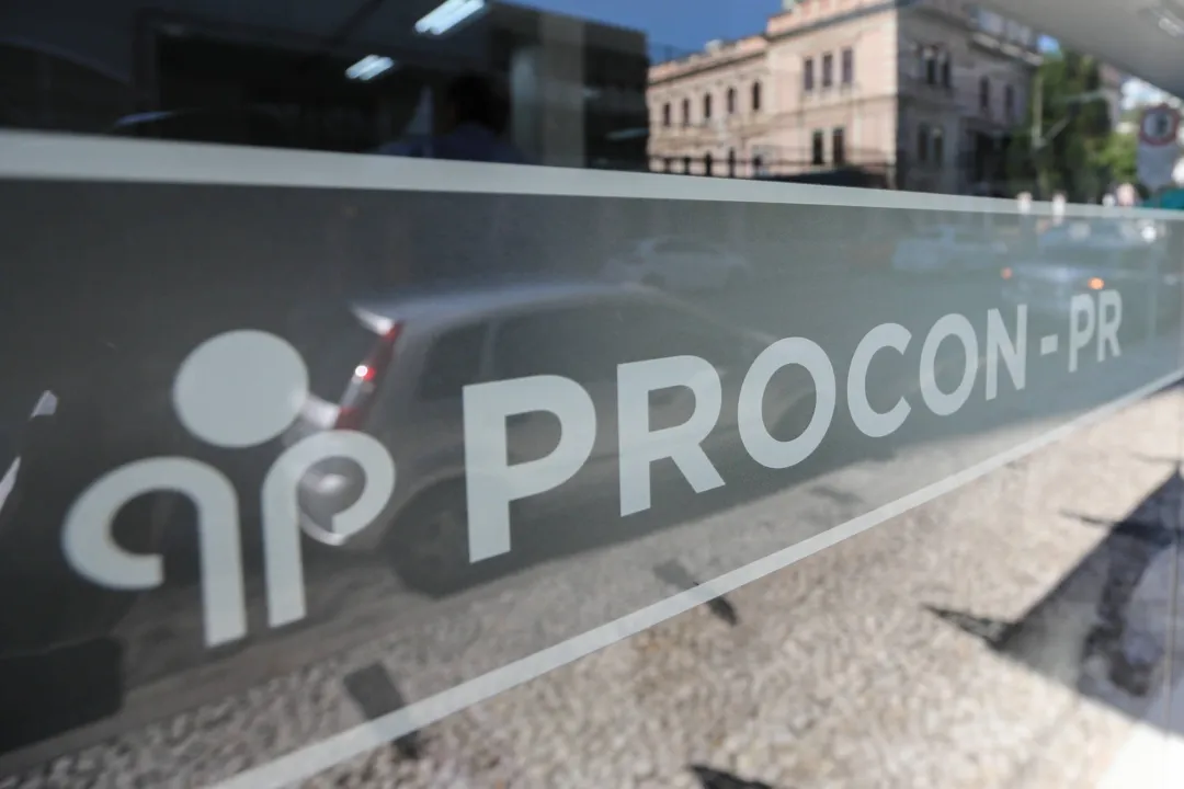 Procon-PR orienta sobre contratos com escolas e academias