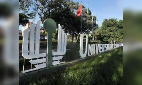 TCE-PR determina fim de pagamento de gratificação irregular na UEL e multa reitor