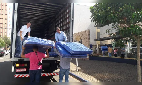 Empresa doa 40 colchões para o enfrentamento do novo coronavírus, em Arapongas