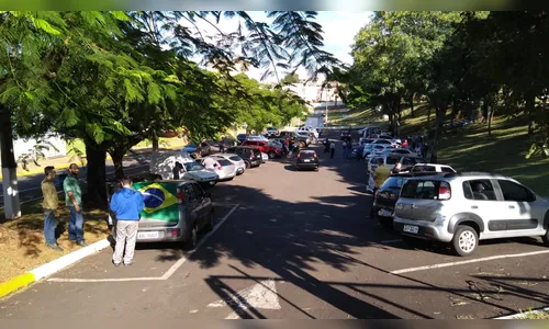 Apucaranenses organizam carreata para reabertura do comércio; assista