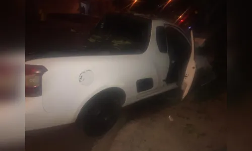 
							Bandido rouba veículo, causa acidente e PM prende suspeito 
						
						