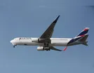 Latam suspende rotas internacionais adicionais até 30 de abril