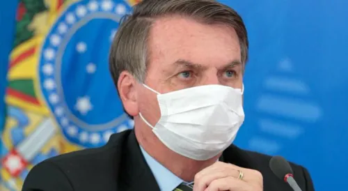 Bolsonaro cogita decreto que permita volta ao trabalho a todas as profissões