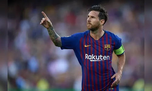 Lionel Messi anuncia que elenco do Barcelona aceitou reduzir salários em 70%