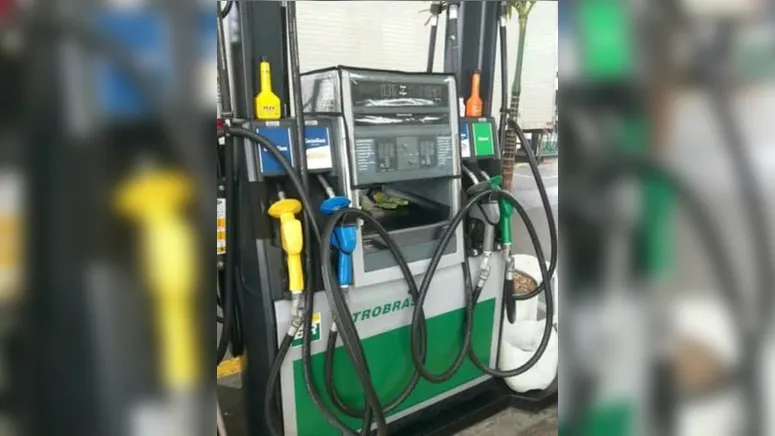 Imagem ilustrativa da notícia PREÇO DA GASOLINA  DEMORA PARA CAIR