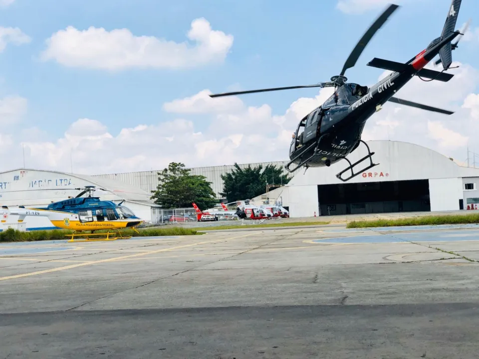 Helicóptero da PRF leva testes de Covid-19 para o Sul do país