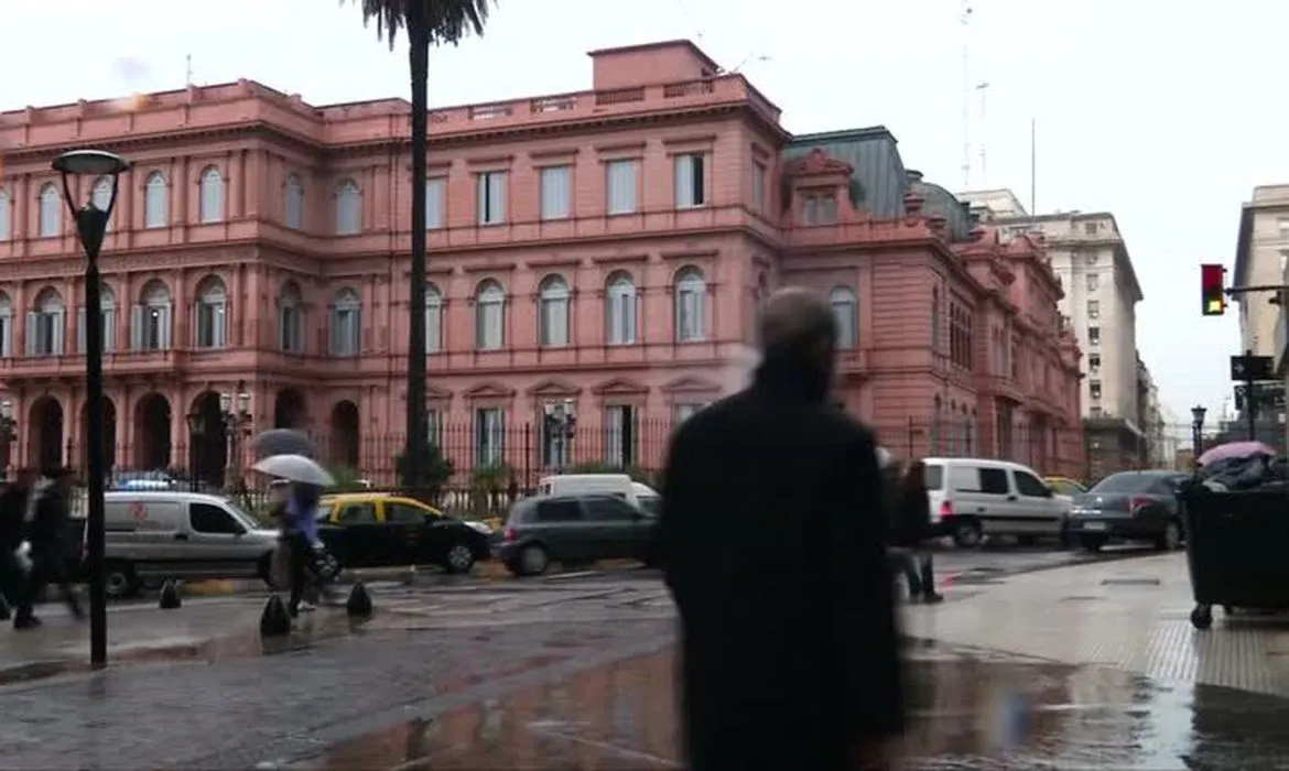 Coronavírus leva Argentina a proibir demissões por 60 dias