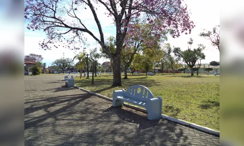 Homem é espancado em praça de Faxinal