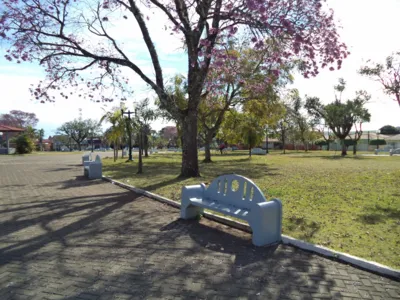 Homem é espancado em praça de Faxinal