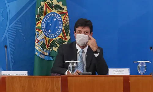 Ministro sugere uso de máscara de pano