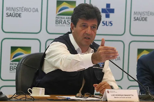 Mesmo com os ataques de Bolsonaro, Mandetta 'não vai pedir o boné', diz Maia