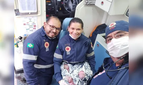 Mulher dá à luz trigêmeos de parto normal dentro de casa, em Roraima