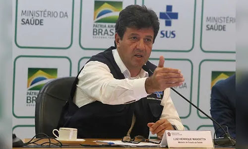 Mesmo com os ataques de Bolsonaro, Mandetta 'não vai pedir o boné', diz Maia