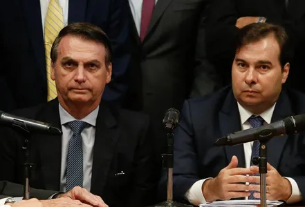 Maia: momento é de superar crise e salvar vidas, e não de discutir impeachment