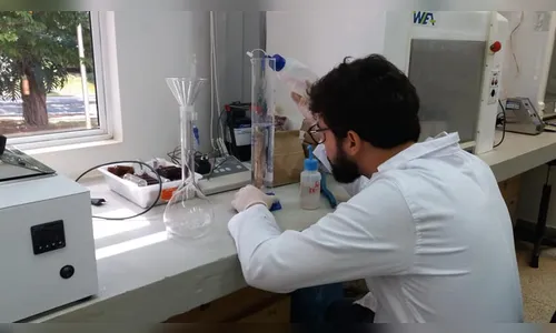 Campus Ivaiporã produz álcool líquido 70% para doar às equipe de saúde  