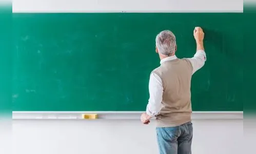 Professor se reinventa para aula online