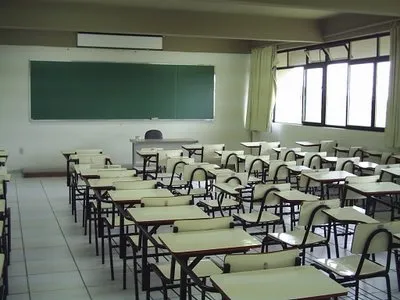 Paraná começa a transmitir aulas online para alunos da rede pública