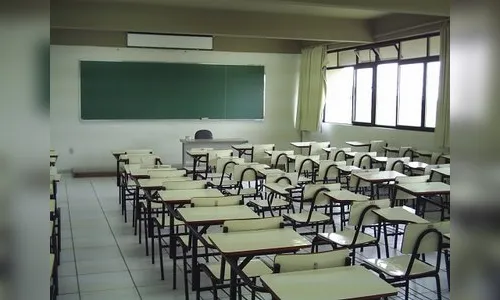 Paraná começa a transmitir aulas online para alunos da rede pública