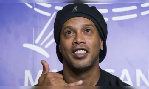 Preso há um mês no Paraguai, Ronaldinho Gaúcho usa futevôlei como passatempo