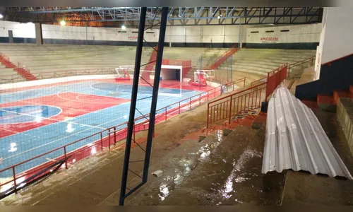 Apucarana registrou 20 quedas de árvores e 12 destelhamentos até às 19 horas