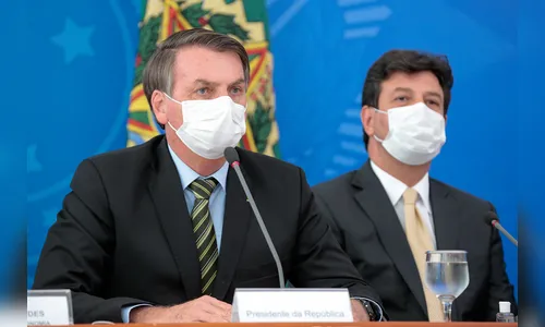 Bolsonaro pode demitir Mandetta ainda nesta segunda, afirma jornal