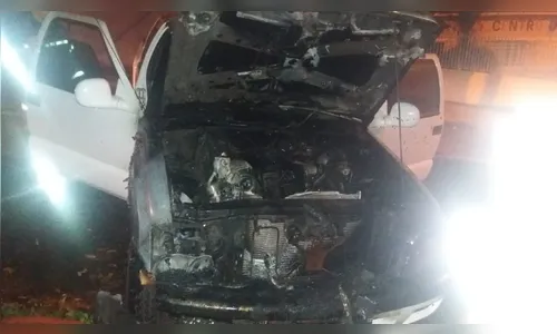 Caminhonete pega fogo em Apucarana 