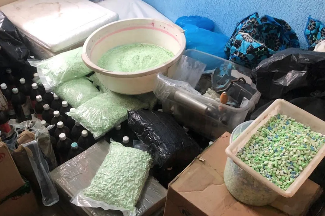 Polícia descobre laboratório de ecstasy e apreende mais de 200 mil comprimidos da droga, no PR