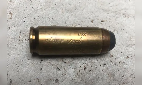 Homem grifa “eu amo você” em projétil e é preso após ameaçar ex-mulher, em Arapongas