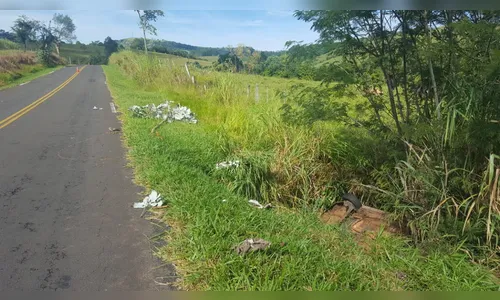 Carro cai em barranco na rodovia de Rio Branco do Ivaí