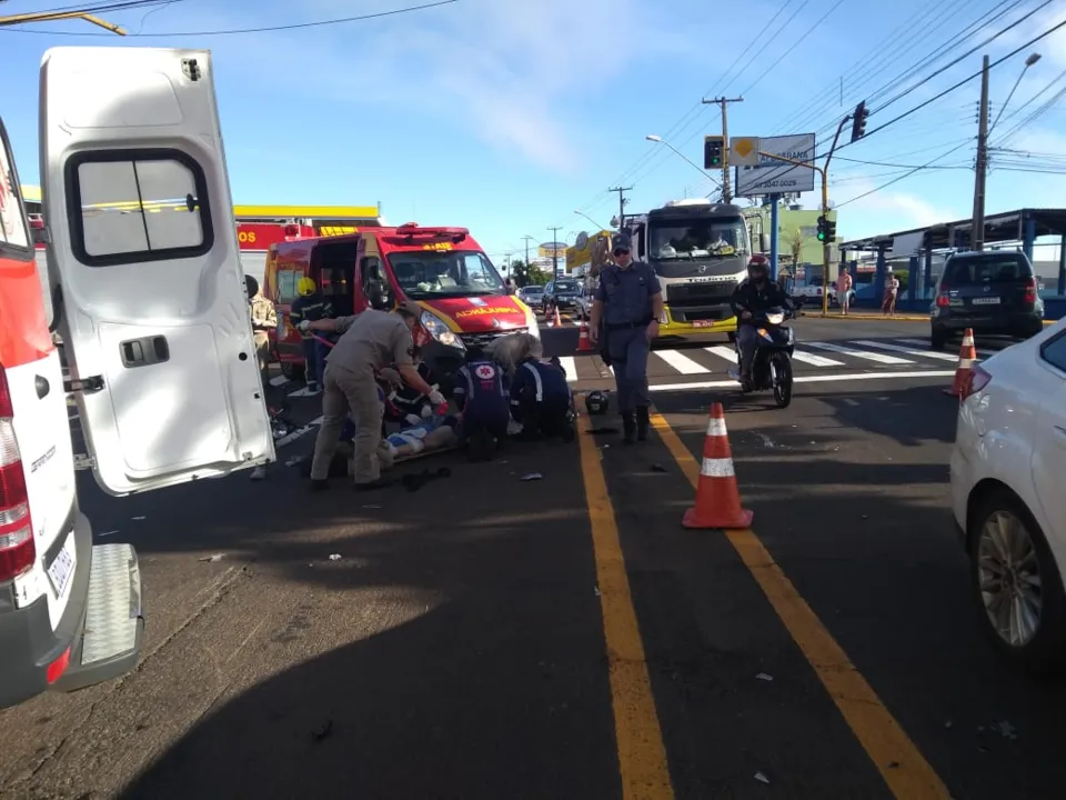 Acidente em Apucarana provoca ferimentos graves em motociclista 