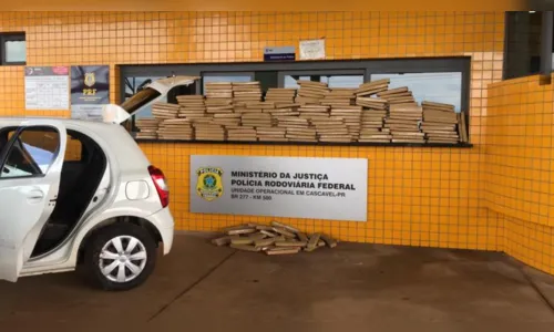 
						
							Após fuga pela contramão, PRF apreende maconha e recupera carro roubado no Paraná; assista
						
						