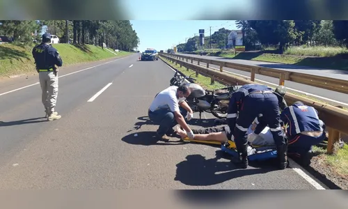 Motociclista sem habilitação sofre queda na BR-376