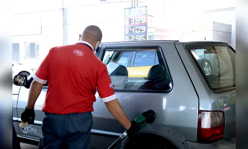 Preço da gasolina despenca em Apucarana e Arapongas