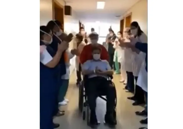 Após ficar na UTI, homem de 77 anos com covid-19 recebe alta médica, em Curitiba