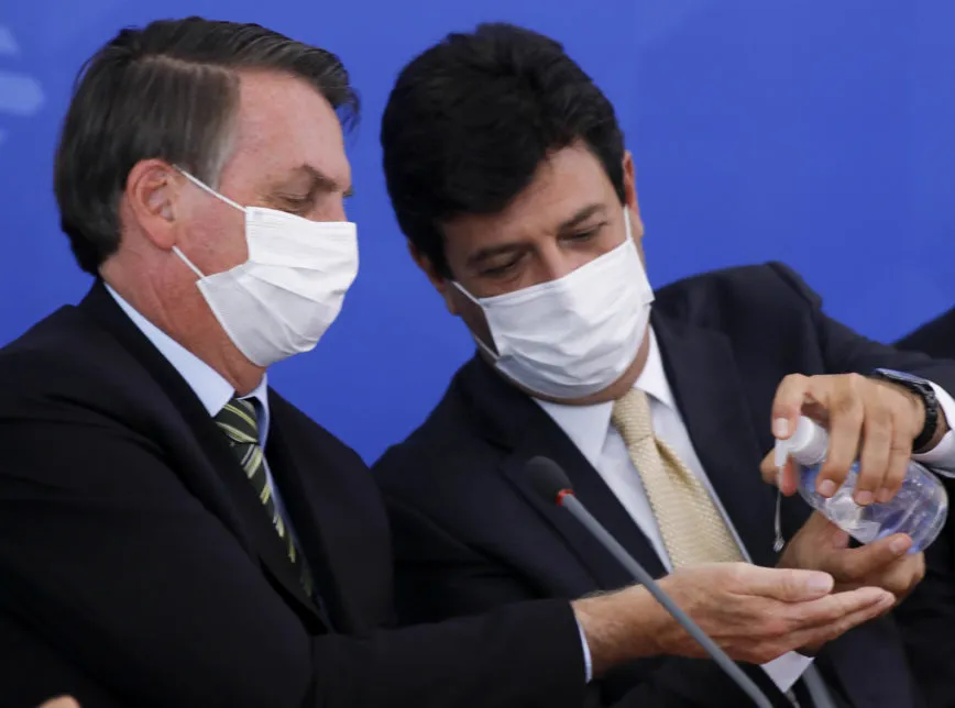 Maioria confia mais em Mandetta do que em Bolsonaro na gestão da crise do coronavírus, aponta pesquisa