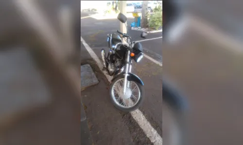 
							Homens trocam pés de maconha por moto roubada e acabam presos em Arapongas
						
						