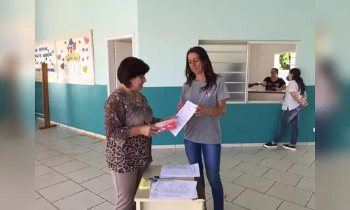 Rede municipal de Jandaia distribui bombons 