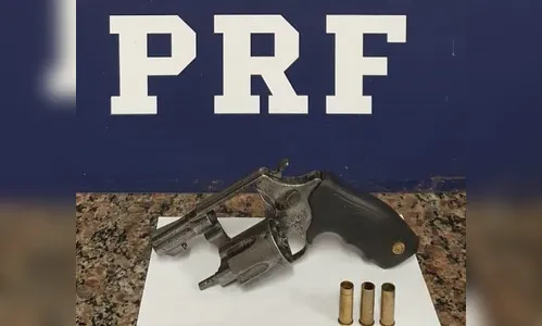 PRF prende dupla armada e liberta caminhoneiros sequestrados no Paraná