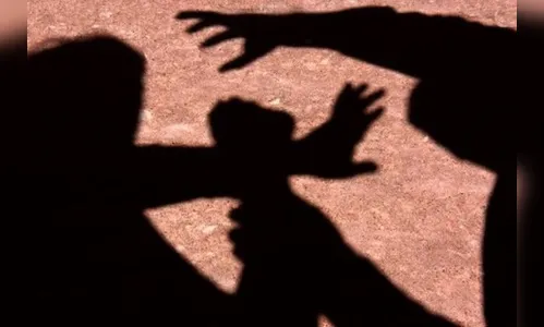 Em Lunardelli, homem com tornozeleira eletrônica agride dono de trailer