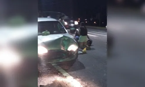 
							Mulher fica ferida após acidente entre carro e moto, em Apucarana 
						
						