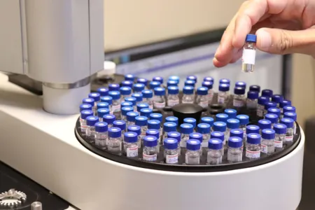 Tecpar analisa qualidade de álcool para revendedores