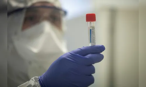 Chinês é preso por suspeita de liderar roubo de testes de coronavírus