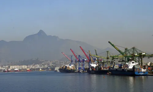 Covid-19: queda nas exportações e importações da China diminui
