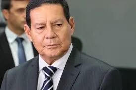 'Mandetta fez uma falta grave. Merecia cartão', diz vice-presidente Mourão