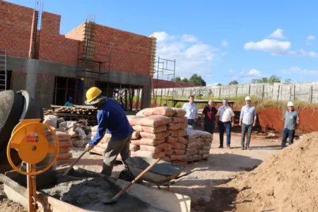 Miguel Amaral, Lucas Grubba Pigatto, Ilton Bittencourt e Marcelo Vasconcelos percorreram a obra (Foto: Assessoria Imprensa Ivaiporã)