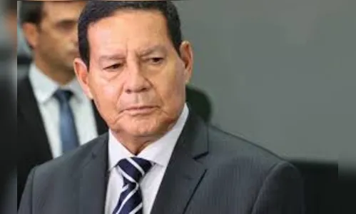 'Mandetta fez uma falta grave. Merecia cartão', diz vice-presidente Mourão